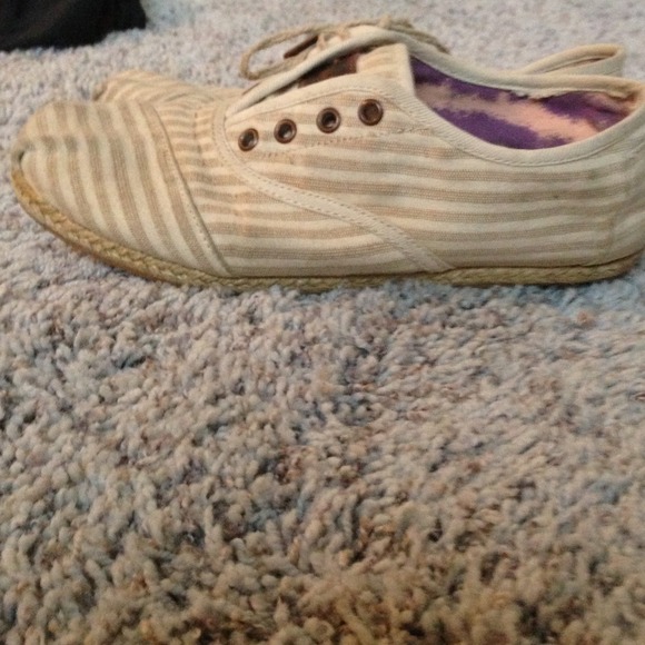❌SOLD❌ Striped TOMS cordones