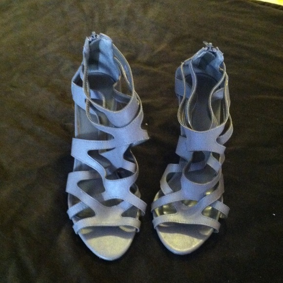 Bronze strap design shoes with back zipper