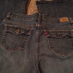 ***$10*** Levi's "perfectly slimming boot cut 512"