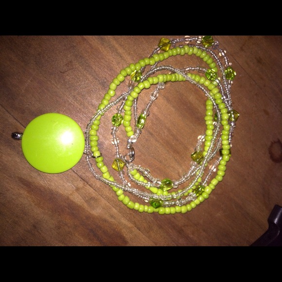 Multi-layered necklace. - Picture 1 of 1