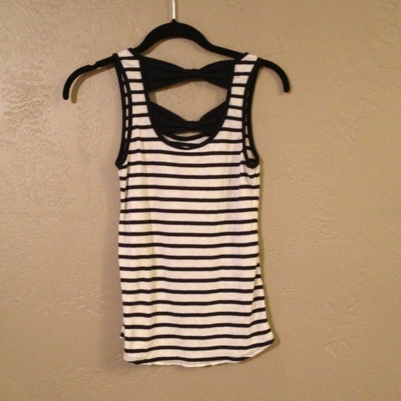 Striped bow tank