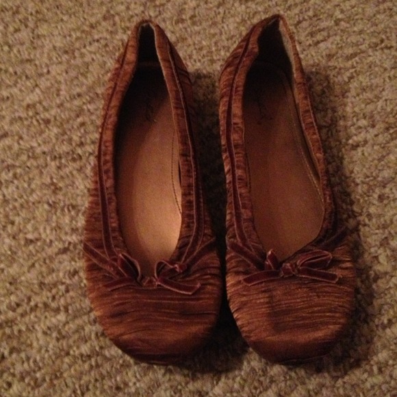***$5*** Qupid slip on shoes size 8