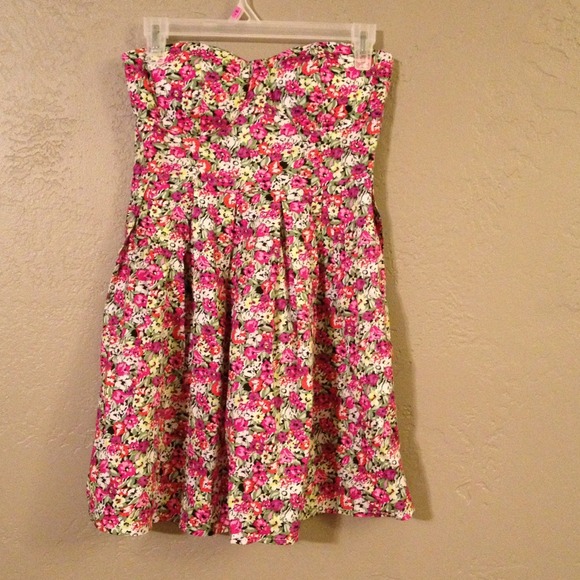 Floral strapless dress