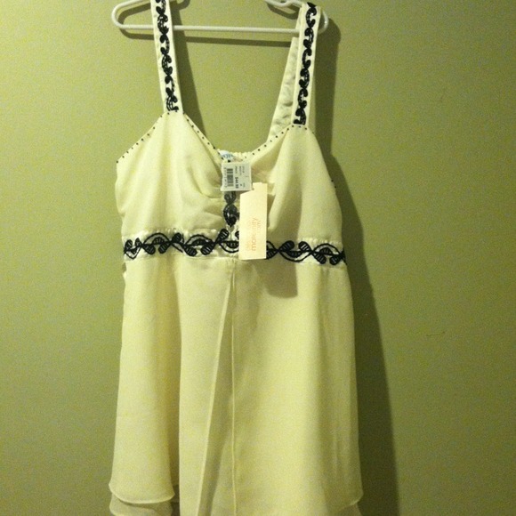 Maternity top.