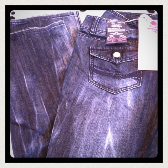 Almost Famous Jeans Size 9
