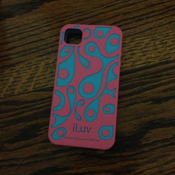 💥iLuve case glows in the dark.💥