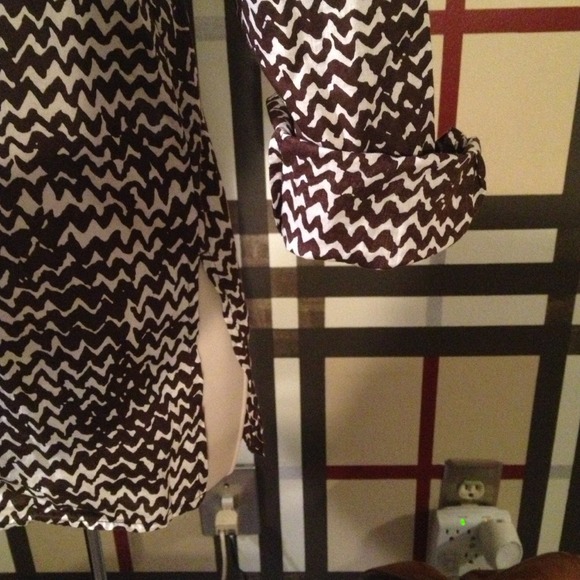 SOLD brown and white pattern tunic top. Sz XS - Picture 3 of 4