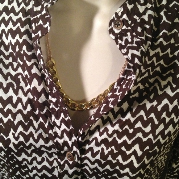 SOLD brown and white pattern tunic top. Sz XS - Picture 4 of 4