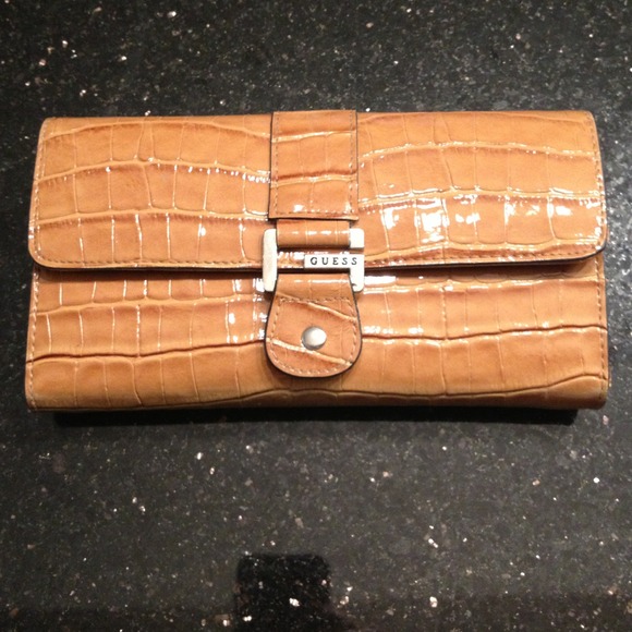 GUESS Wallet