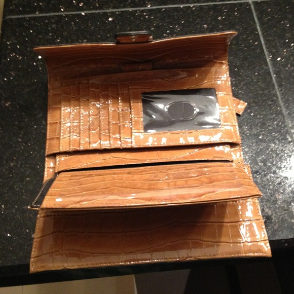 GUESS Wallet - Picture 2 of 4