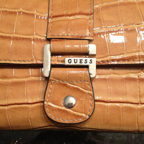 GUESS Wallet - Picture 4 of 4