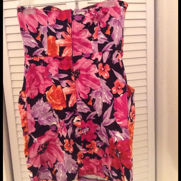 🚫SOLD Strapless floral dress - Picture 2 of 4