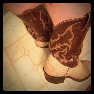 Nocona boots, for the real cowgirl ;) size 7.
