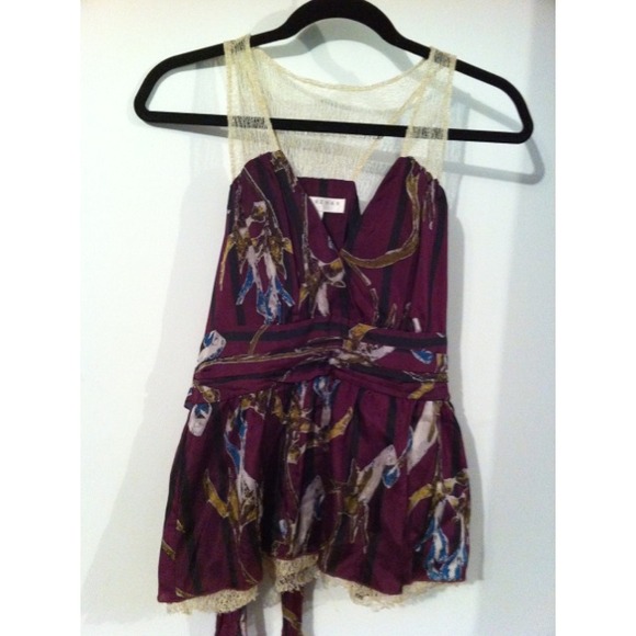 Sleeveless blouse in shades of Purple