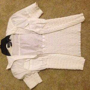 White short sleeve zipper jacket