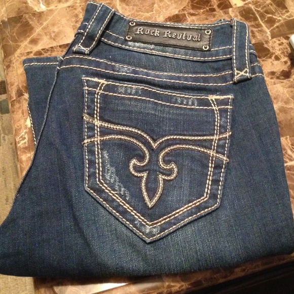💢💢SOLD outside of PM💢💢Rock Revival Jeans