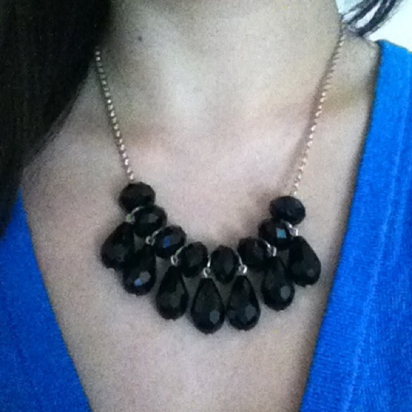 SOLD in bundle. Forever 21 statement necklace - Picture 2 of 2