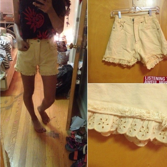🚫sold🚫 Vintage orange cream shorts with ruffles - Picture 1 of 1