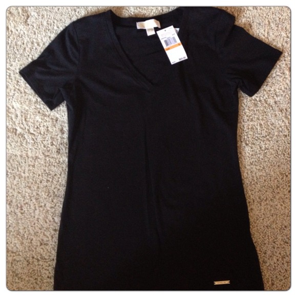 Sold@Flipgirl Great price! Michael Kors VNeck Tee