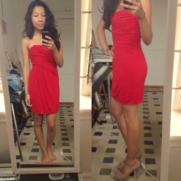 Worn once body wrap red dress strapless express