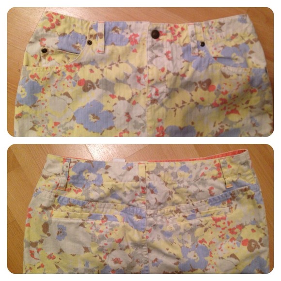 🚫Sold🚫Liz Claiborne denim skirt sz 6. Floral! - Picture 3 of 4