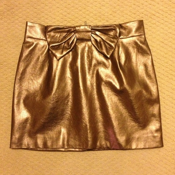 🎉HOST PICK🎉H&M Metallic Gold Faux Leather Skirt