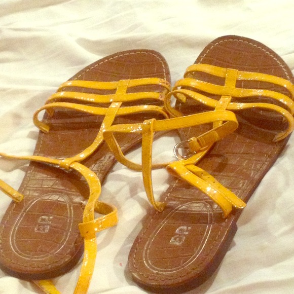 Nordstrom BP sandals size 7.5 yellow