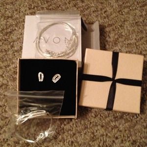 ***$10*** Necklace, bracelet, and earring set