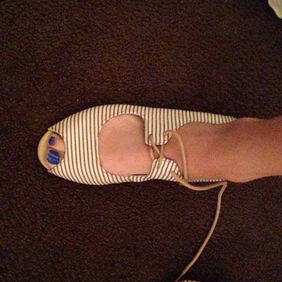 Shoes - Picture 2 of 3