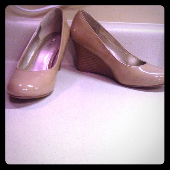 Nude color wedges