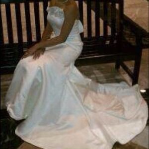 Galina Signature wedding dress size 8 Ivory