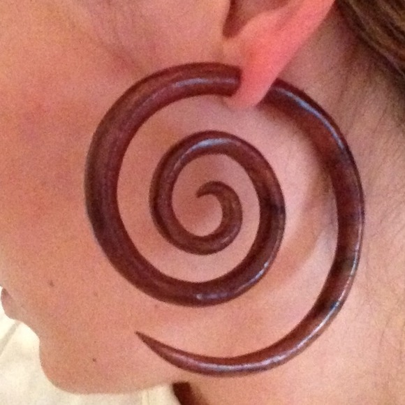 FAKE, gage earrings!