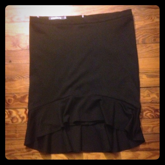 Studio W hi-lo black pencil skirt with ruffle