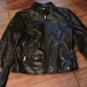 hold$$$Black Biker Jacket size Medium