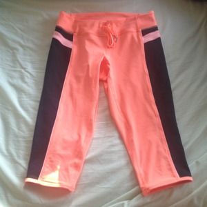Lululemon run crop size 6 (us 4)