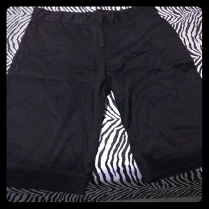 Nice black Bermuda pants!