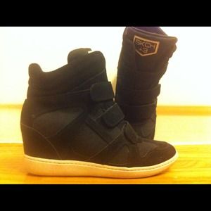 REDUCED* Wedged Skecher Hightops