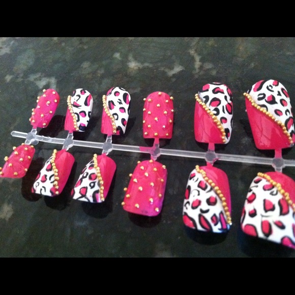 Accessories - Blinged out cheetah print fake nail set