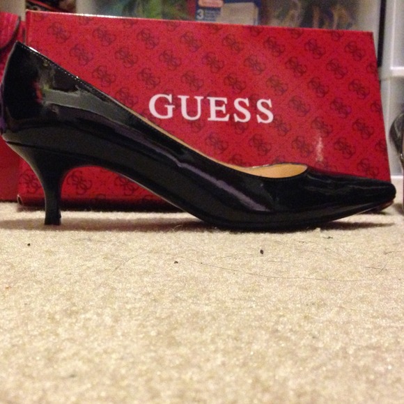 🎉BUNDLED😊 Black patent kitten heels