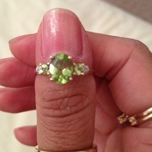 🔴HOLD🔴Genuine peridot e/ diamonds