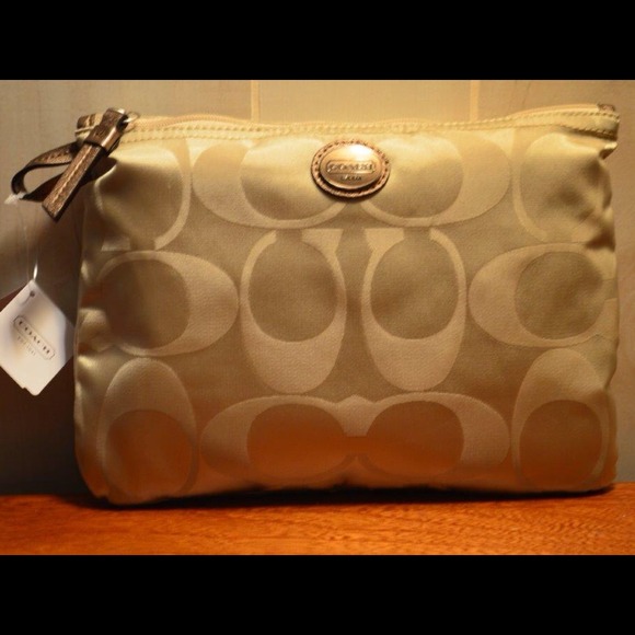 Coach Bags - π₯NWT Coach SigNature Nylon Packable Weekender π₯ Coach Bags - π₯NWT Coach SigNature Nylon Packable Weekender π₯