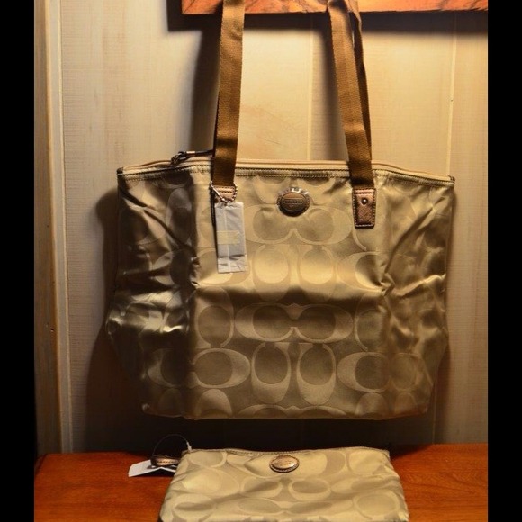 Coach Bags - π₯NWT Coach SigNature Nylon Packable Weekender π₯ Coach Bags - π₯NWT Coach SigNature Nylon Packable Weekender π₯