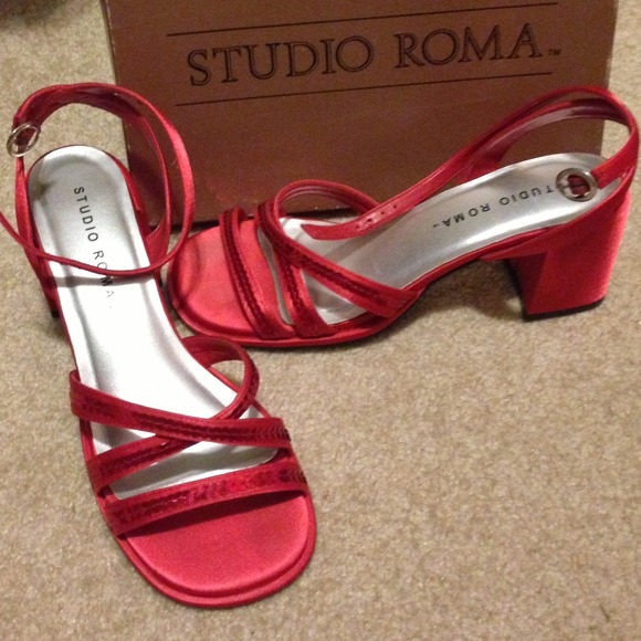 😊🎉SOLD🎉😄Never been worn Ruby slippers