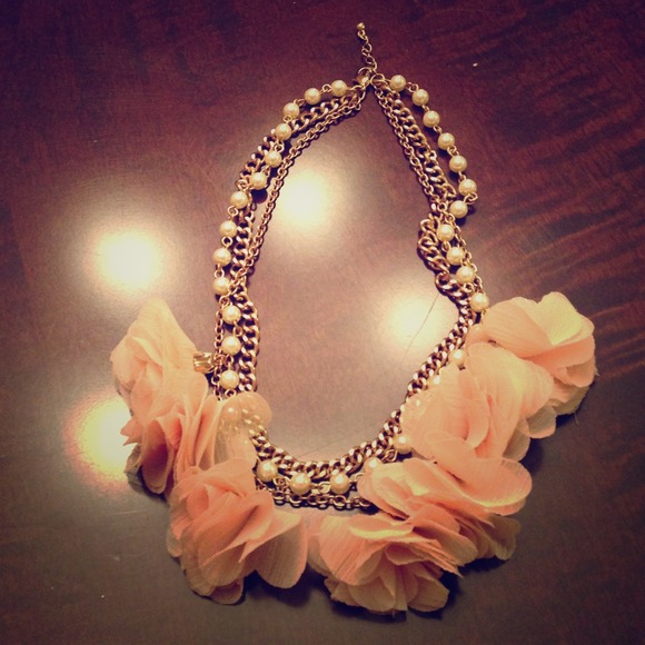 Pretty floral necklace
