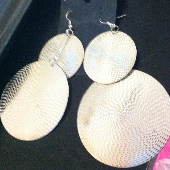 Accessories - New beautiful Silver earrings 📦🌟