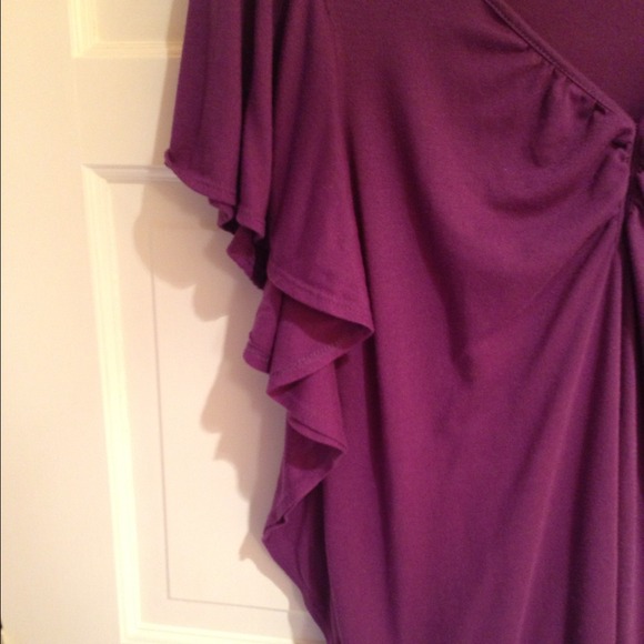 Lovely plum top - Picture 3 of 4