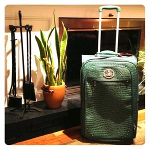 Kathy van Zeeland suit case