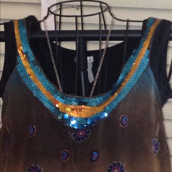 Gorgeous Tunic - Picture 2 of 3