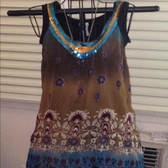 Gorgeous Tunic - Picture 3 of 3