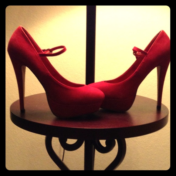 Red pumps fairly new